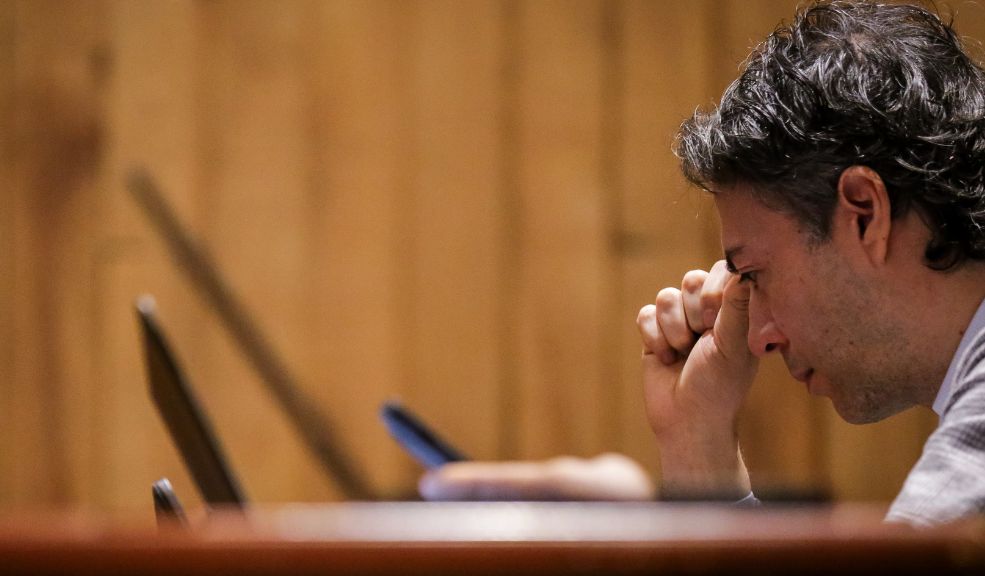 Aplazan audiencia de imputación de cargos contra Daniel Quintero 2 Aplazan audiencia de imputación de cargos contra Daniel Quintero A Daniel Quintero, exalcalde de Medellín, se le acusa por peculado y prevaricato por presunto favorecimiento irregular a terceros.