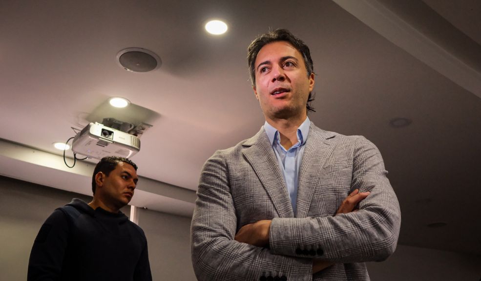 Aplazan audiencia de imputación de cargos contra Daniel Quintero A Daniel Quintero, exalcalde de Medellín, se le acusa por peculado y prevaricato por presunto favorecimiento irregular a terceros.