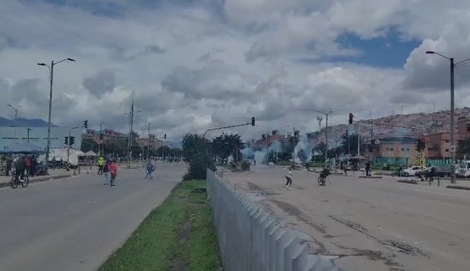 Caos por manifestaciones de universitarios en Bogotá Por cuenta de las manifestaciones, se reportaron problemas de movilidad en varios sectores de Bogotá. Suba, una de las localidades afectadas.
