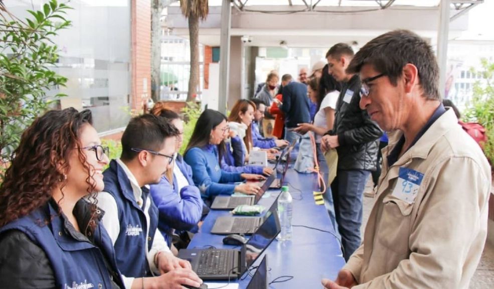 Gran feria de empleo en Kennedy ofrecerá 3.000 vacantes este 29 de abril 4 Gran feria de empleo en Kennedy ofrecerá 3.000 vacantes este 29 de abril Este martes 29 de abril de 2025, la localidad de Kennedy será el escenario de una de las ferias de empleo más importantes de Bogotá. Organizada por la Secretaría Distrital de Desarrollo Económico en colaboración con la Alcaldía Local de Kennedy