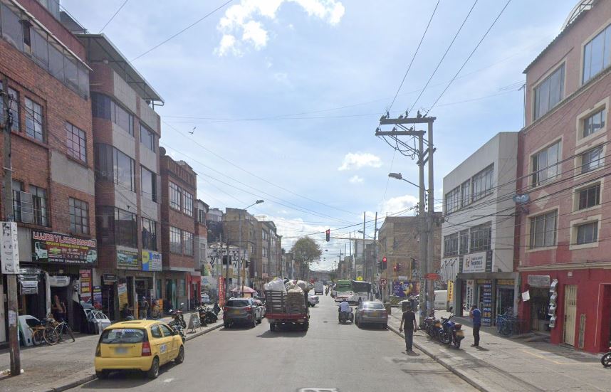 Hombre muere tras ataque sicarial a plena luz del día en Los Mártires 1 Un hombre fue asesinado a plena luz del día en el barrio Eduardo Santos, Los Mártires. Tras el ataque, falleció en el hospital.
