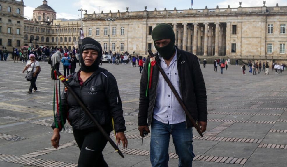 Indígenas asentados en Bogotá regresan a sus territorios luego de acuerdos Luego de varios días de protestas, en los que llegó a haber incluso enfrentamientos con la fuerza pública, el grupo de indígenas asentados en la Plaza de Bolívar anunció el regreso a sus territorios.