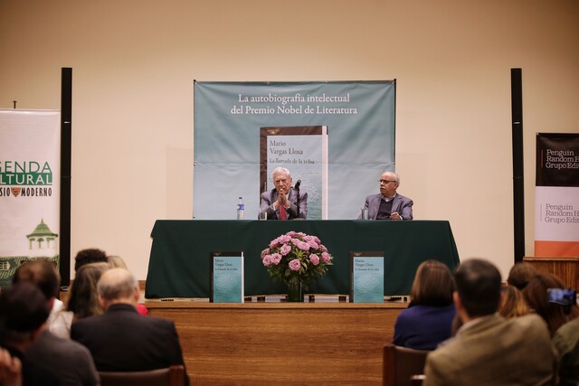 Así fue la última visita Mario Vargas Llosa a Colombia 3 Así fue la última visita Mario Vargas Llosa a Colombia El reconocido escritor latinoamericano Mario Vargas Llosa, quien falleció el pasado domingo, tuvo la oportunidad de visitar distintos paises de la región a lo largo de toda su vida. En el caso de Colombia, su última visita se desarrolló para el año 2018. Le contamos detalles.