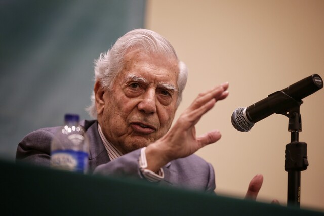Así fue la última visita Mario Vargas Llosa a Colombia 2 Así fue la última visita Mario Vargas Llosa a Colombia El reconocido escritor latinoamericano Mario Vargas Llosa, quien falleció el pasado domingo, tuvo la oportunidad de visitar distintos paises de la región a lo largo de toda su vida. En el caso de Colombia, su última visita se desarrolló para el año 2018. Le contamos detalles.