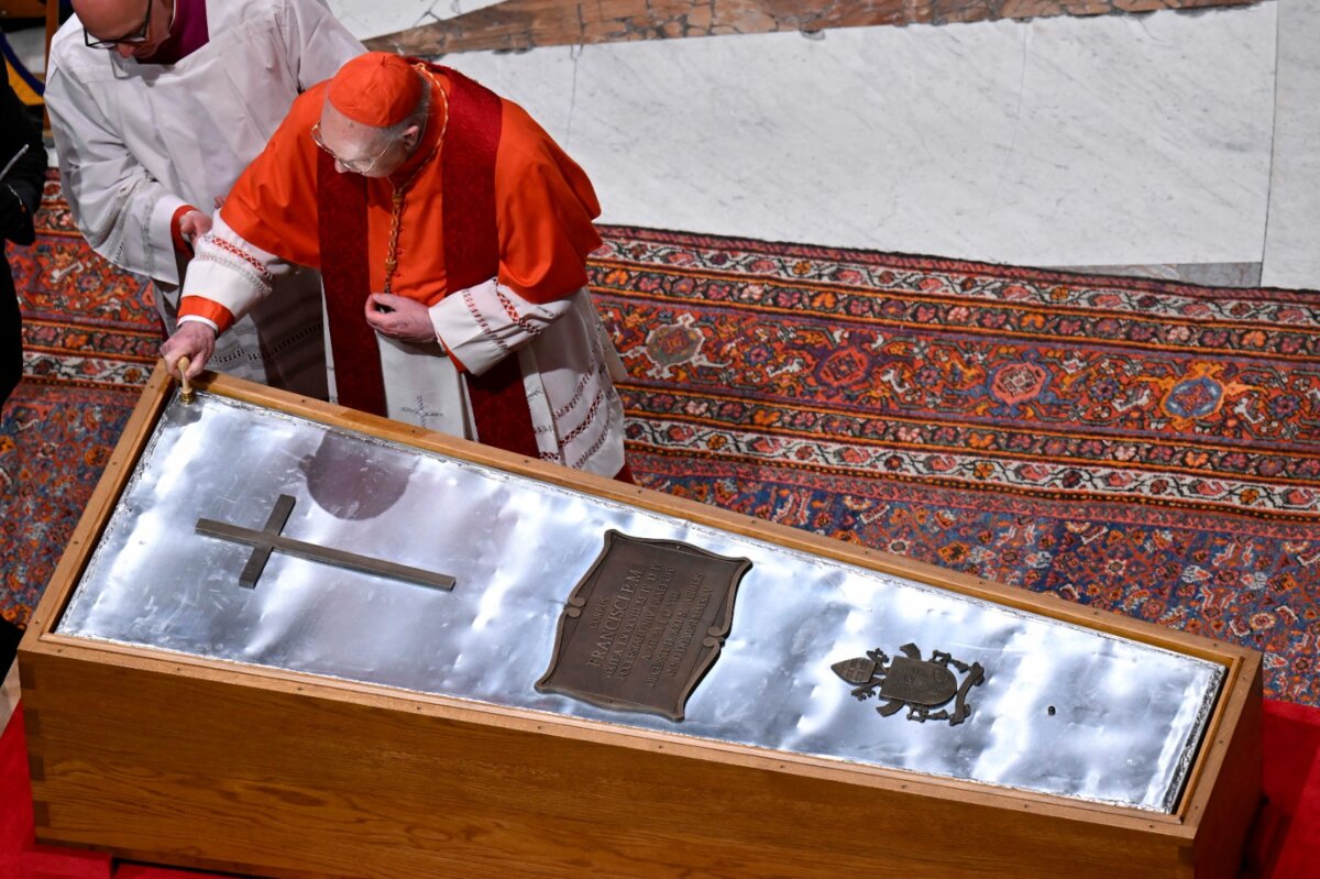 La capilla ardiente del papa Francisco cierra con 250.000 visitantes 9 La capilla ardiente del papa Francisco cierra con 250.000 visitantes
