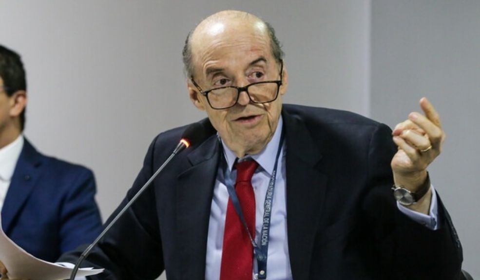 Petro tras la nueva carta de Leyva: "No es un chisme, es un complot que no es nacional" 2 Petro tras la nueva carta de Leyva: "No es un chisme, es un complot que no es nacional" La nueva carta del ex canciller Álvaro Leyva Durán al presidente de la República, Gustavo Petro, en la que insiste en sus revelaciones sobre su drogadicción y revela otros episodios de “desapariciones” del mandatario, y le dice que es hora de que se retire del cargo, llevó a que el propio mandatario nacional le saliera al paso.