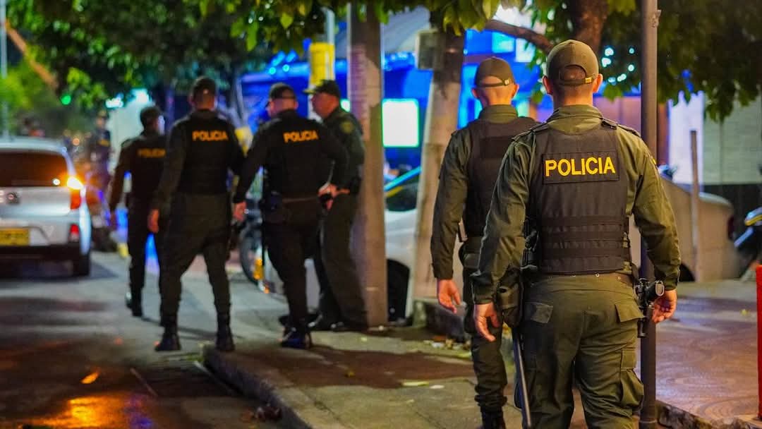 Ya son 28 uniformados asesinados en el 'Plan Pistola'. Hubo ataques en Melgar y Caucasia La cifra de uniformados que han sido víctimas mortales del 'Plan Pistola' sigue en aumento. El Gobierno mantiene suspendidas las operaciones militares. Familias de soldados y policías requieren de ayuda económica.