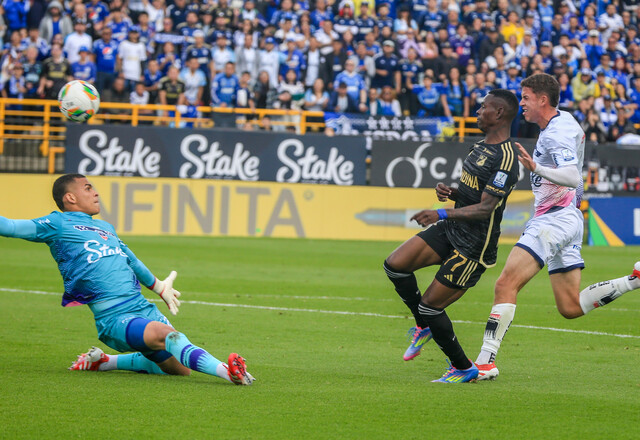 Millonarios volvió a ganar con los 'Pelaos' y es nuevo líder en la Liga BetPlay 1 Millonarios volvió a ganar con los 'Pelaos' y es nuevo líder en la Liga BetPlay Sin sus grandes figuras por lesión, Millonarios parece ir encontrando su mejor fútbol. Los dirigidos por David González vencieron (0-2) a Fortaleza y sumaron su octava victoria. Están en la cima de la Liga.
