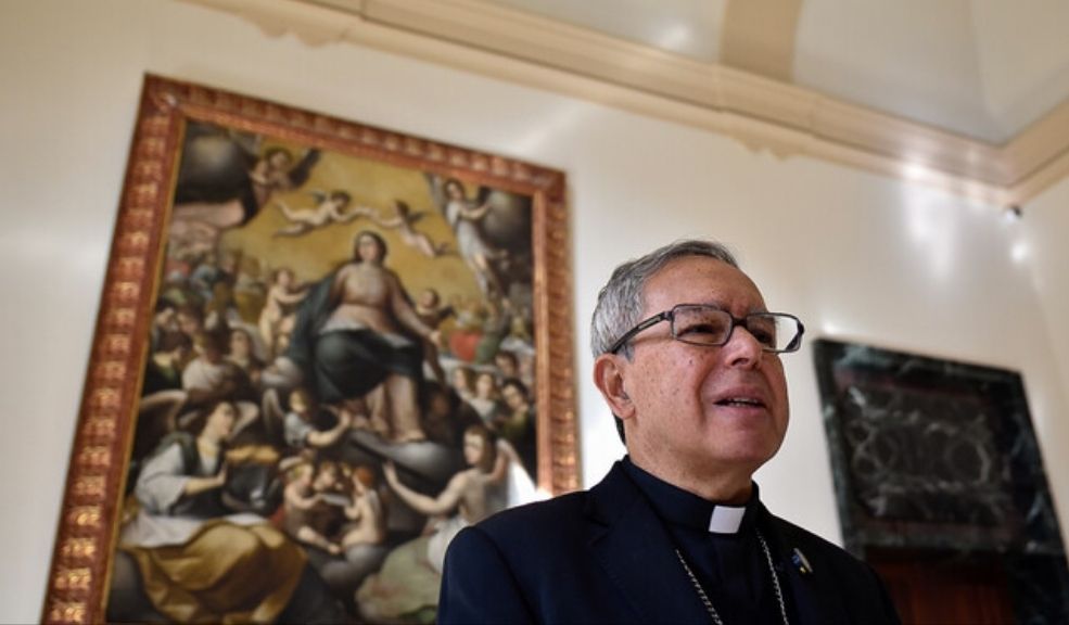 Monseñor Rueda viajará el miércoles al Vaticano como representante de Colombia El cardenal Rueda es el único representante de Colombia que estará presente en el conclave para la elección del nuevo papa y las exequias de Francisco.