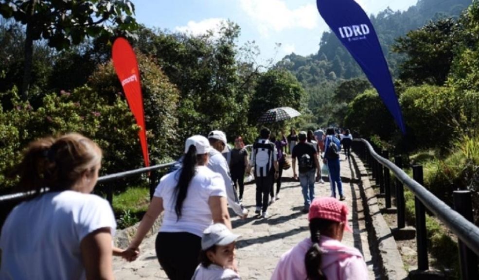 Más de 250 mil turistas subieron a Monserrate durante Semana Santa 2025 Durante la Semana Santa de 2025, el emblemático cerro de Monserrate en Bogotá fue visitado por más de 250 mil personas, una cifra que confirma la vigencia de esta tradición religiosa y cultural que cada año moviliza a miles de feligreses, turistas y caminantes.