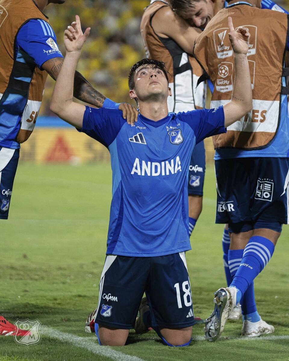Millonarios hizo moñona: victoria, liderato y clasificación a los cuadrangulares 1 Millonarios sumó su 9° victoria en el Apertura y con 30 puntos selló su clasificación.