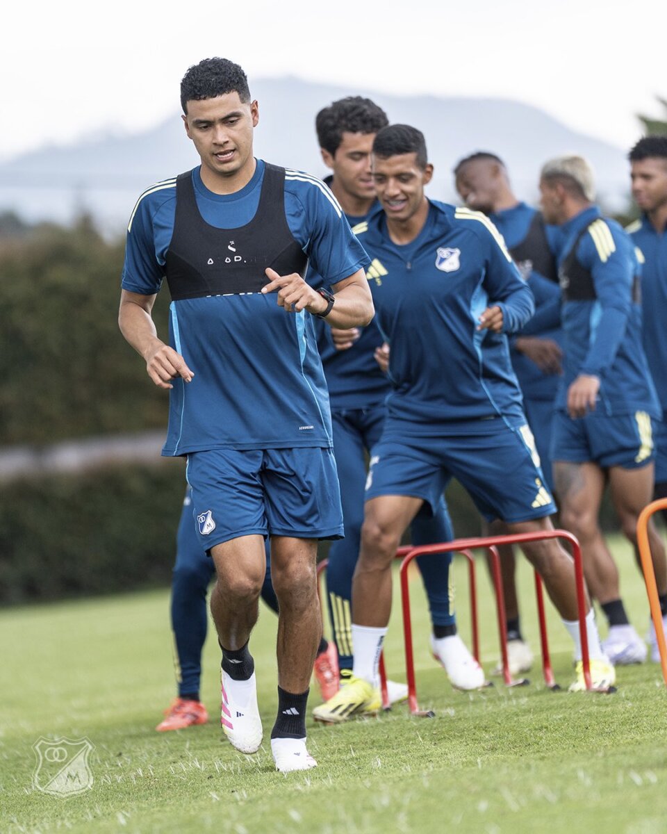 Millonarios se la juega por la clasificación de visita ante Bucaramanga 2 Stiven Vega ya se recuperó de su esguince de tercer grado del cuello de su pie izquierdo y se entrenó esta semana con normalidad en Millonarios.