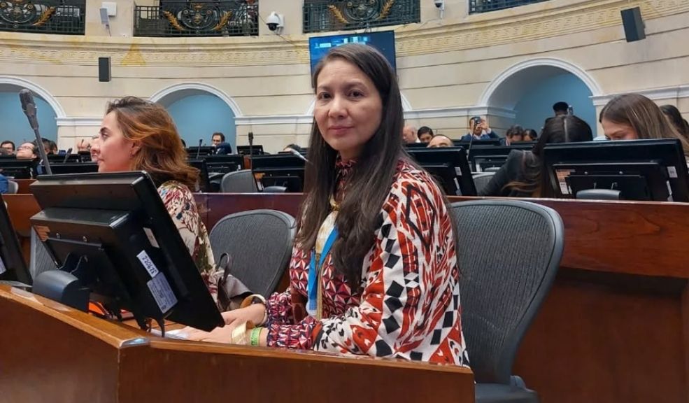 MinAmbiente le puso tutela al Tribunal Departamental por caso Sabana de Bogotá La ministra Lena Estrada Añokazi no se quedó callada y defendió con firmeza la resolución, asegurando que no se trata de frenar el desarrollo.