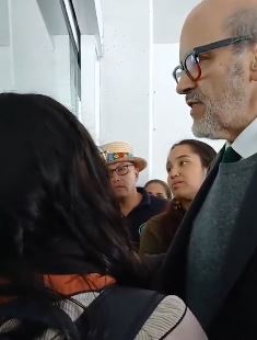 Minga no le permite la entrada al rector de la Universidad Nacional 2 Minga no le permite la entrada al rector de la Universidad Nacional El rector de la Universidad, Leopoldo Múnera, intentó negociar su ingreso a su propia oficina.