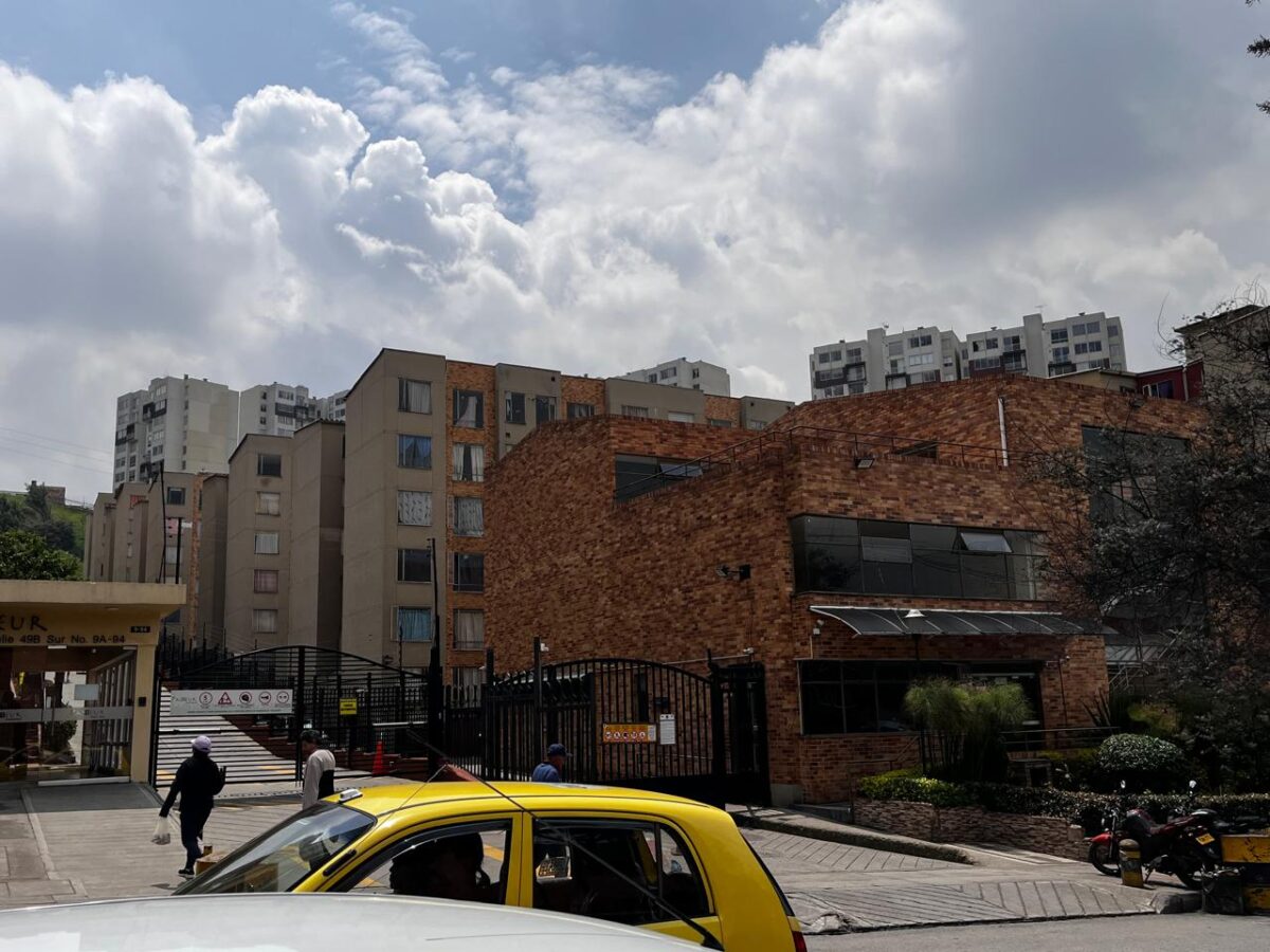 Mujer mató a su madre y luego se lanzó del edificio donde residía