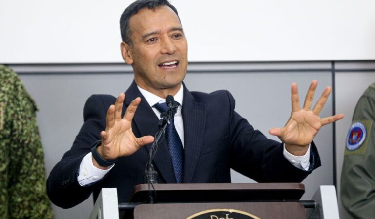 Ofrecen $300 millones de recompensa por autores de ataque con explosivos a estación de Policía