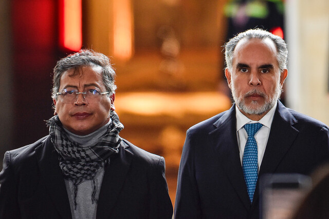 “No es una amenaza, es la esencia de la democracia”: Petro sobre la consulta 2 “No es una amenaza, es la esencia de la democracia”: Petro sobre la consulta El presidente Gustavo Petro volvió a defender la consulta popular y arremetió contra la Comisión de Regulación de Comunicaciones. Le contamos por qué.