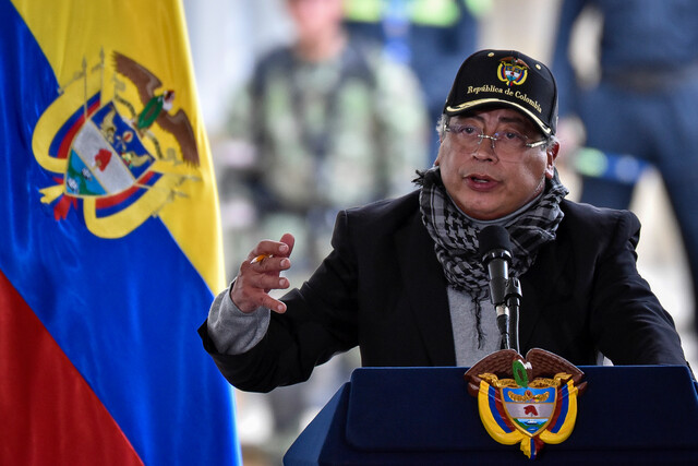 “No puedo emborracharme aunque quisiera, somos adictos al amor”: Petro En un evento realizado este miércoles en la plaza de armas, el presidente Gustavo Petro se volvió a referir a los señalamientos del excanciller Álvaro Leyva y sus acusaciones de drogadicción.