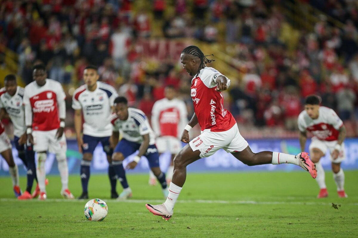 El Santa Fe de Bava no levanta: sumó su tercer partido consecutivo por Liga sin conocer la victoria 1 Hugo Rodallega se mantiene como el goleador de la Liga con 8 anotaciones.