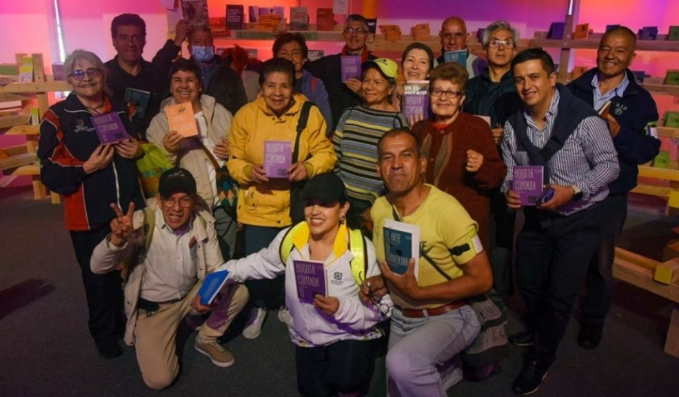 Personas mayores de Bogotá participan activamente en la FILBo 2025 2 Personas mayores de Bogotá participan activamente en la FILBo 2025 sta estrategia busca fomentar la participación cultural y el derecho al disfrute del arte y la literatura entre la población adulta mayor, promoviendo su inclusión activa en la vida social de la ciudad.