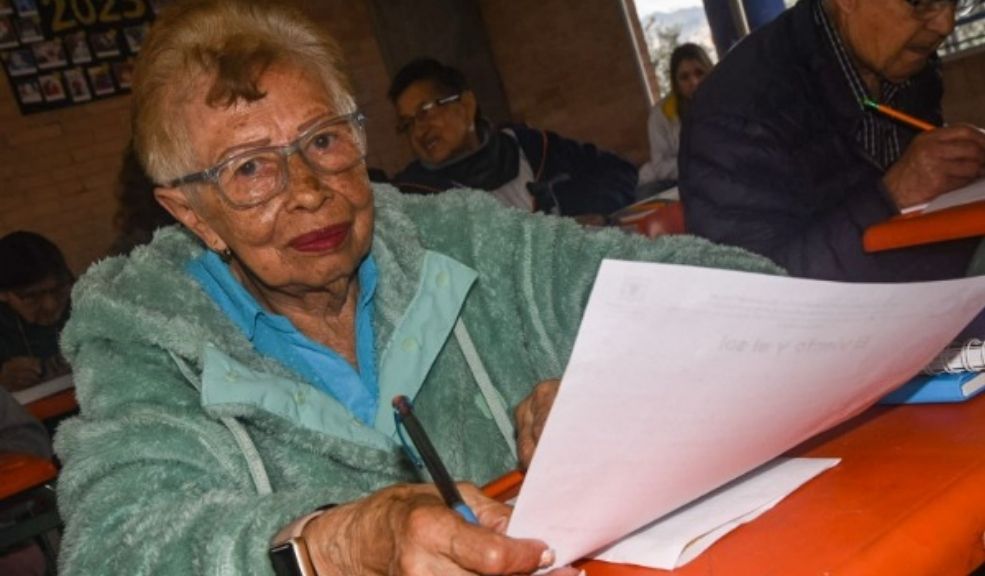 Personas mayores de Puente Aranda retoman el bachillerato 1 personas mayores