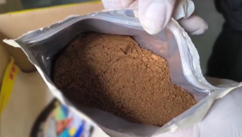 Policía incautó más de 10 kilos de cocaína en el aeropuerto internacional El Dorado 1 Policía incautó más de 10 kilos de cocaína en el aeropuerto internacional El Dorado El cuerpo de la Policía, incautó más de 10 kilos de cocaína en El Dorado, ocultos en paquetes de café.