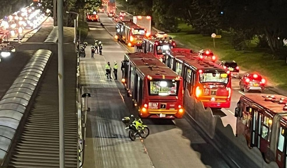 Presunto ladrón falleció arrollado por un Transmilenio El insólito hecho ocurrió en la calle 116 con Autopista Norte, en el barrio Pepe Sierra (Suba), y ha sido calificado por algunos usuarios en redes sociales como un acto de “justicia divina”.