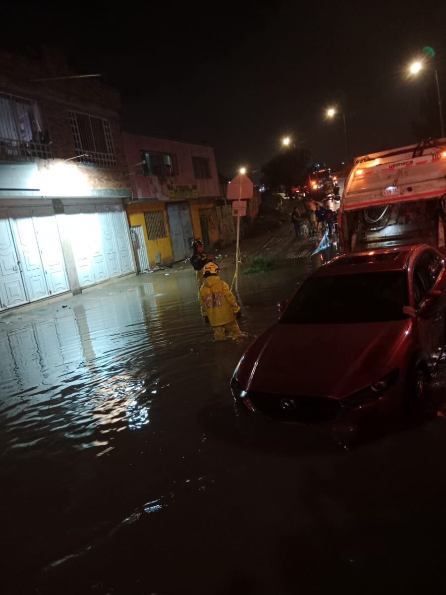 Reportan afectación en varios barrios por desbordamiento de río Tunjuelito