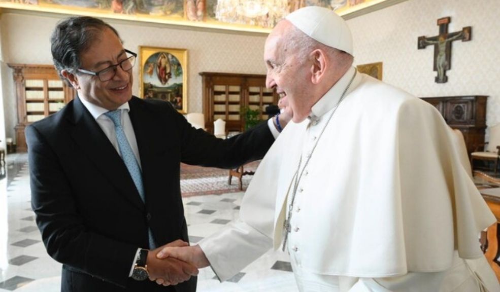 SE-ME-FUE-UN-AMIGO-PETRO-POR-MUERTE-DEL-PAPA-FRANCISCO