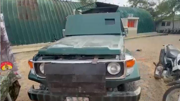 Blindaje a lo 'Mad Max': disidencias adaptaron camioneta para usarla como tanqueta Las autoridades incautaron una camioneta que fue transformada por las disidencias de las Farc como una tanqueta artesanal.