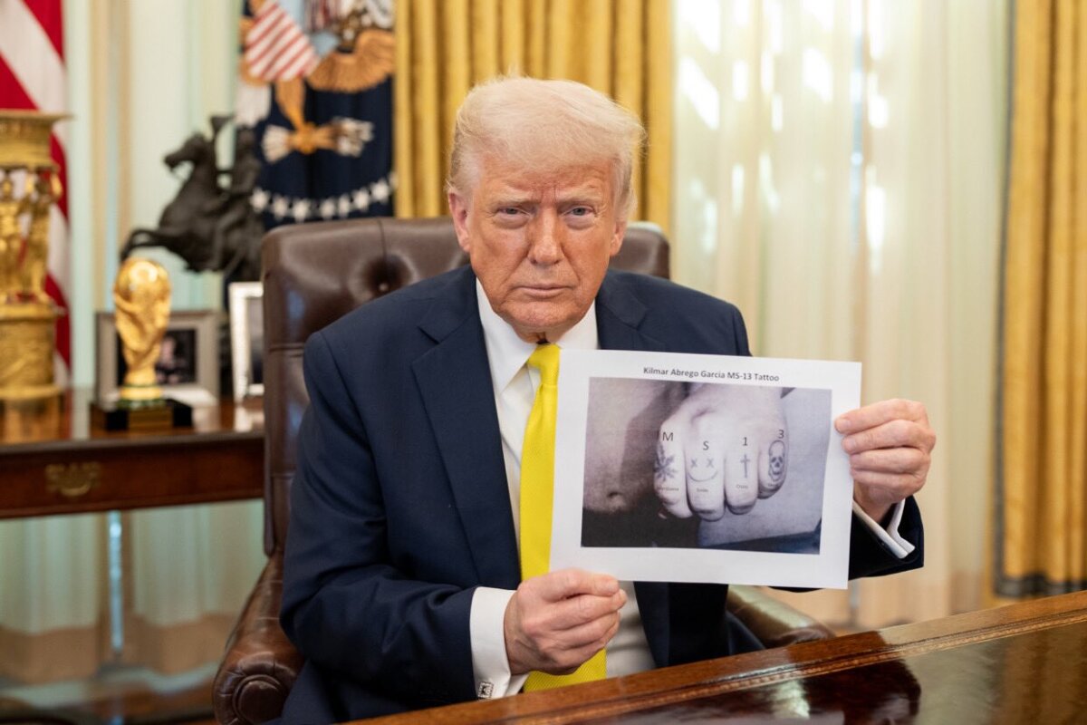 Trump culpa a Biden de permitir la entrada de "Millones de criminales" en EE. UU. 2 Trump culpa a Biden de permitir la entrada de "Millones de criminales" en EE. UU. El presidente de Estados Unidos, Donald Trump, arremetió contra su predecesor, Joe Biden, y lo señaló como responsable de la mala gestión de las fronteras. También se refirió al caso del deportado a El Salvador.