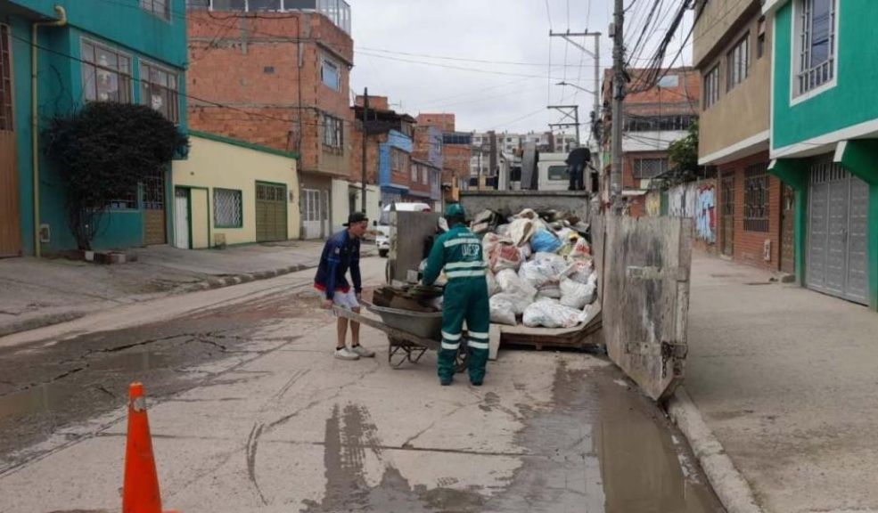 UAESP garantizó servicio de recolección de escombros en Bogotá Durante la Semana Santa 2025, la Unidad Administrativa Especial de Servicios Públicos (UAESP) mantuvo activo el servicio de recolección de escombros y residuos de construcción y demolición (RCD) a través de sus Ecopuntos.