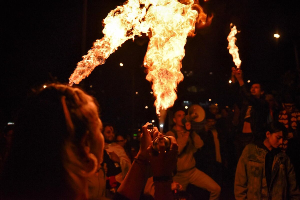 Realizan en Bogotá una velatón en rechazo de la muerte de Sara Millerey 2 Realizan en Bogotá una velatón en rechazo de la muerte de Sara Millerey Cientos de personas se reunieron en la noche de este miércoles en Bogotá para rechazar la muerte de la mujer trans Sara Millerey, de 32 años, hallada con signos de tortura.