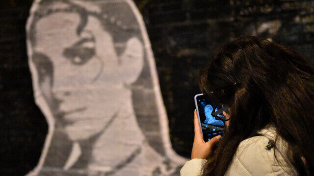 Realizan en Bogotá una velatón en rechazo de la muerte de Sara Millerey Cientos de personas se reunieron en la noche de este miércoles en Bogotá para rechazar la muerte de la mujer trans Sara Millerey, de 32 años, hallada con signos de tortura.