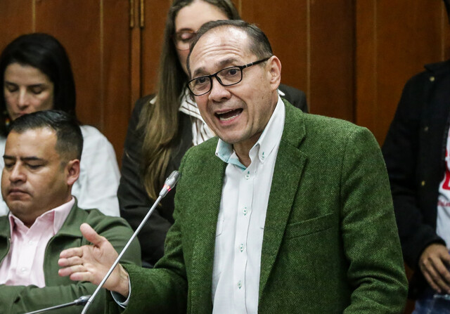 Más de 900 mil colombianos no han solicitado traslado de régimen de pensiones En el Congreso de Asofondos que se realiza en Cartagena, el ministro de Trabajo, Antonio Sanguino, defendió la reforma pensional. Sin embargo, dio a conocer sus preocupaciones.