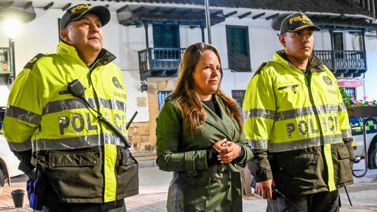 ¡Funza le pone tatequieto a la delincuencia! Bajaron los robos y hay más seguridad 4 ¡Funza le pone tatequieto a la delincuencia! Bajaron los robos y hay más seguridad En Funza la seguridad va pa’ arriba y los ladrones pa’ fuera. La Alcaldía Municipal prendió las alarmas, pero no por malas noticias, sino porque los delitos bajaron en un 40% durante el último año, y eso tiene contentos a los funzanos.