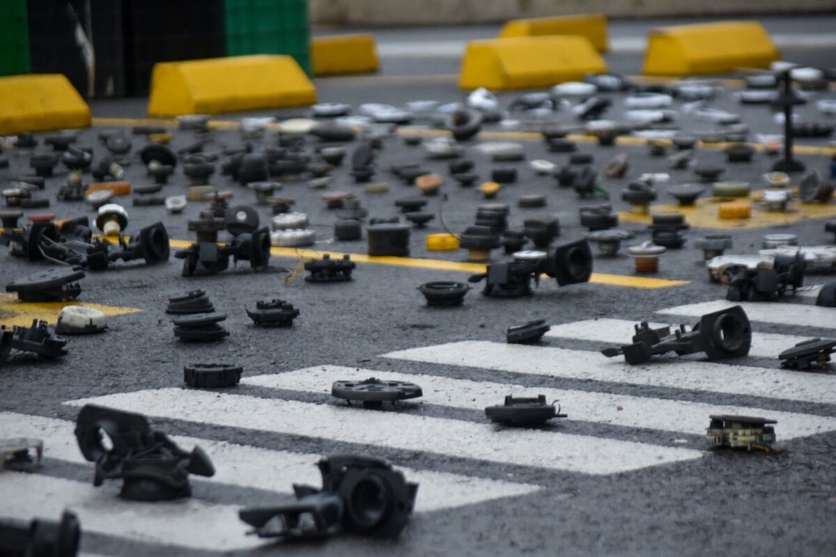 Desmantelan banda de venta de autopartes y vehículos robados en Bogotá 2 Desmantelan banda de venta de autopartes y vehículos robados en Bogotá Los cuatro capturados presentan antecedentes judiciales por delitos como receptación, falsedad marcaria y hurto calificado.