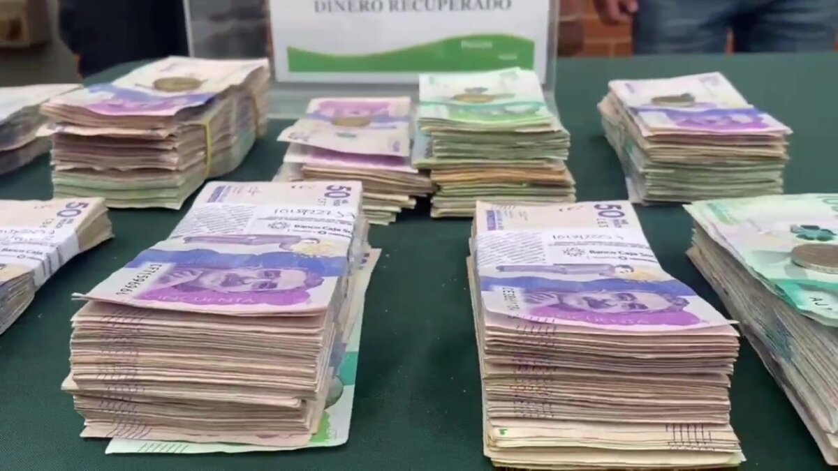 Se hicieron pasar por falsos funcionarios y los capturaron con $ 128 millones Tres sujetos fueron capturados luego de hurtar la fuerte cantidad de 128 millones de pesos a un comerciante en Bosa.