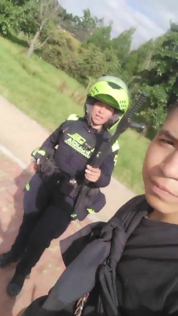 La Procuraduría formuló cargos contra patrullera que golpeó con un bolillo a un joven La Procuraduría General de la Nación profirió pliego de cargos contra la patrullera de la Policía Nacional, Erika Judith Pérez Romero, por presuntos actos de violencia a un transeúnte.