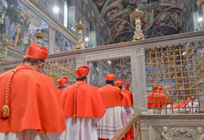 Angelo Becciu, el cardenal vetado por el papa Francisco, no participará en el Cónclave Así lo ha decidido pocos días después de que apareciesen dos cartas firmadas por el Papa Francisco en las que expresaba su voluntad de excluir a Becciu del Cónclave.