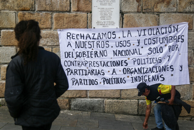 Indígenas piden perdón y arremeten contra Petro: "Nos dejó abandonados" Luego de las violentas manifestaciones realizadas por los indígenas en el centro de Bogotá, representantes de ese grupo pidieron excusas públicas y arremetieron contra el presidente, Gustavo Petro.