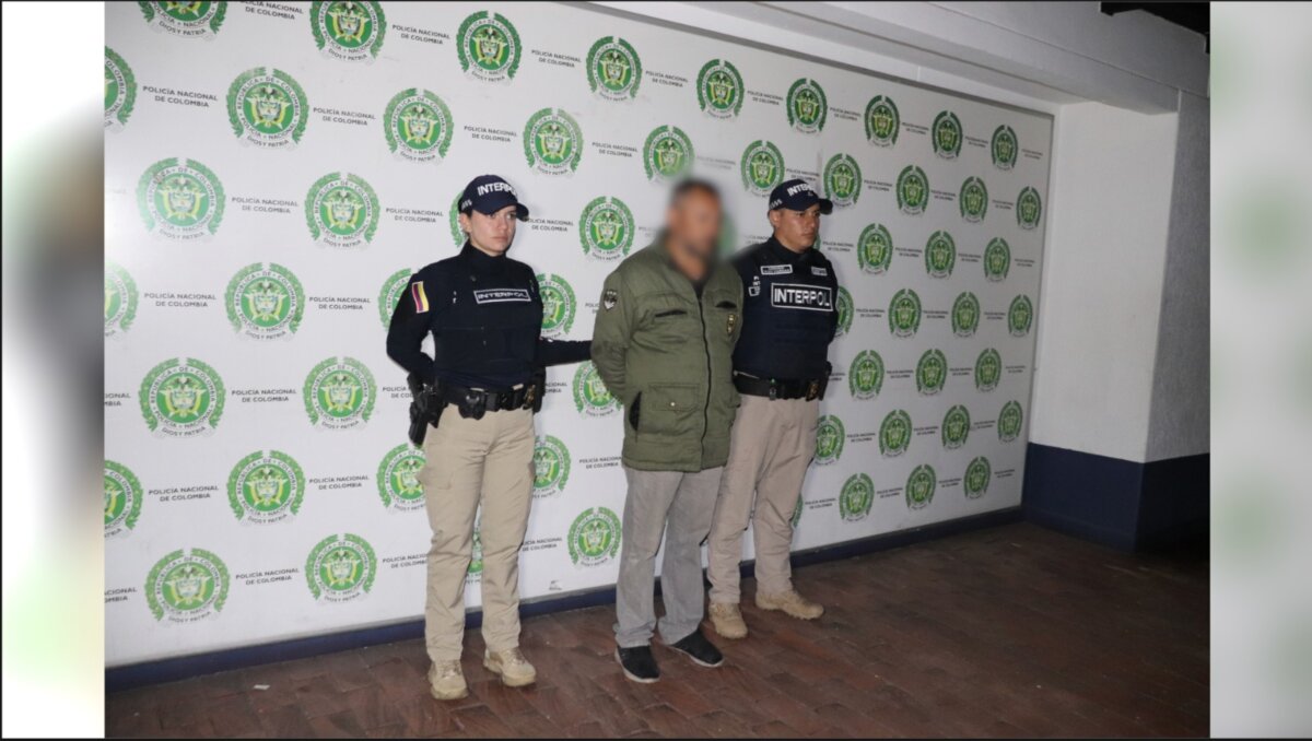 Pedófilo fue capturado en Ciudad Bolívar 3 Pedófilo fue capturado en Ciudad Bolívar De acuerdo con las autoridades, este criminal captaba la atención de los menores ofreciéndoles regalos y dinero; posteriormente, abusaba sexualmente de ellos.