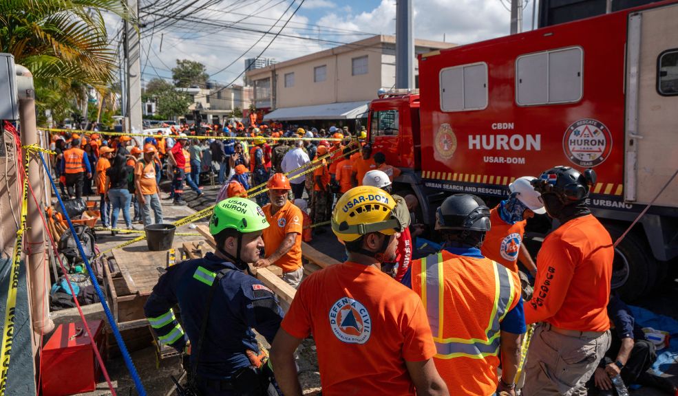 Sube a 44 el saldo de muertes por colapso de techo en discoteca de República Dominicana 2 Sube a 44 el saldo de muertes por colapso de techo en discoteca de República Dominicana Al menos 44 personas murieron tras el colapso del techo de una conocida discoteca durante la madrugada de este martes en Santo Domingo, informaron las autoridades dominicanas al ofrecer un nuevo balance.