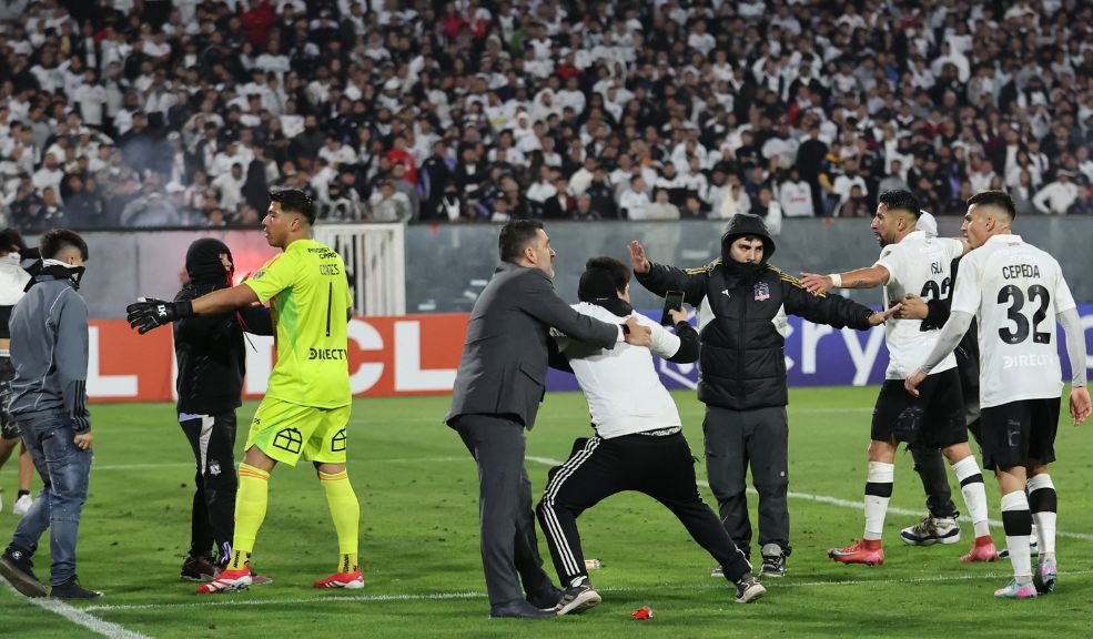 Piden declarar ganador a Fortaleza contra Colo Colo tras incidentes en el que murieron dos hinchas La Confederación Brasileña de Fútbol (CBF) reclamó este viernes que Fortaleza sea declarado vencedor del partido del jueves contra Colo Colo en Santiago de Chile por la Copa Libertadores, luego de que dos hinchas locales murieran en una estampida poco antes del inicio del juego.