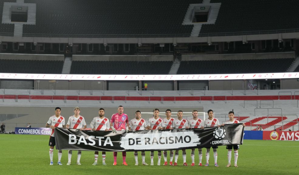 Conmebol pide que el mundial 2030 se juegue con 64 selecciones "por única vez" El presidente de la Conmebol, Alejandro Domínguez, solicitó a la FIFA que considere elevar a 64 participantes el Mundial 2030, "por única vez" y que se juegue en tres continentes como está previsto.