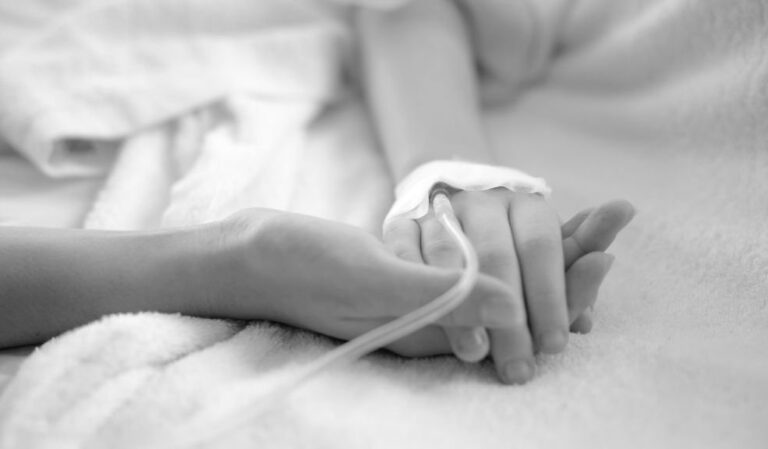 Un menor murió y otros 2 están en UCI por grave caso de intoxicación