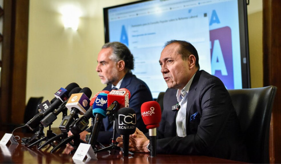 Lanzaron página web para proponer preguntas en la consulta popular El Gobierno Nacional lanzó una herramienta que quiere poner a todos los colombianos a opinar. Se trata de ‘Consulta Digital’, una plataforma web donde cualquier persona, sin importar en qué rincón del país esté, puede proponer sus preguntas para que sean tenidas en cuenta en la próxima Consulta Popular.