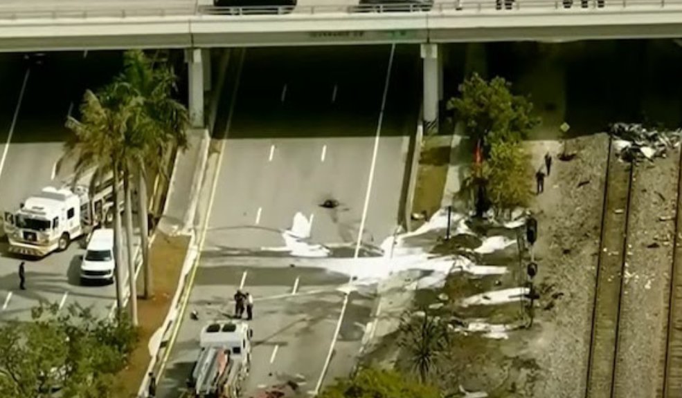 Mueren 3 personas en accidente de avioneta en Florida, EE.UU. n los clips se oyen los gritos de los testigos, impactados por la escena, mientras se ven columnas de humo elevándose desde el lugar del siniestro.