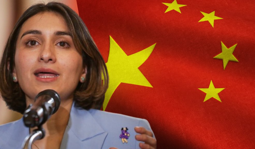 Colombia inicia proceso para eximir de Visa a ciudadanos chinos A través de su cuenta en la red social X, Sarabia indicó que, tras una conversación con el presidente, Gustavo Petro, se inició el proceso para eximir de visa a ciudadanos chinos y de otras nacionalidades.