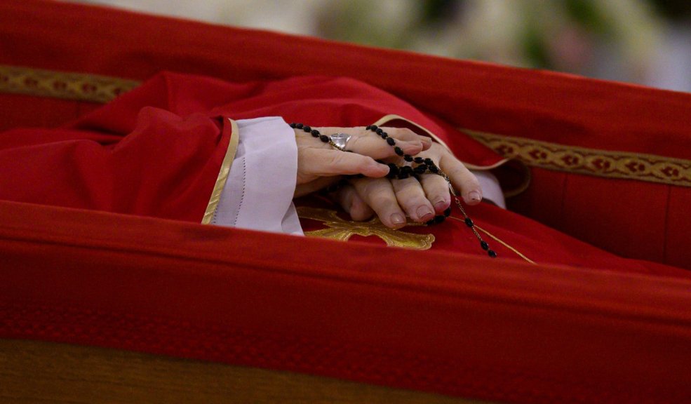 Primeras imágenes del féretro del papa Francisco